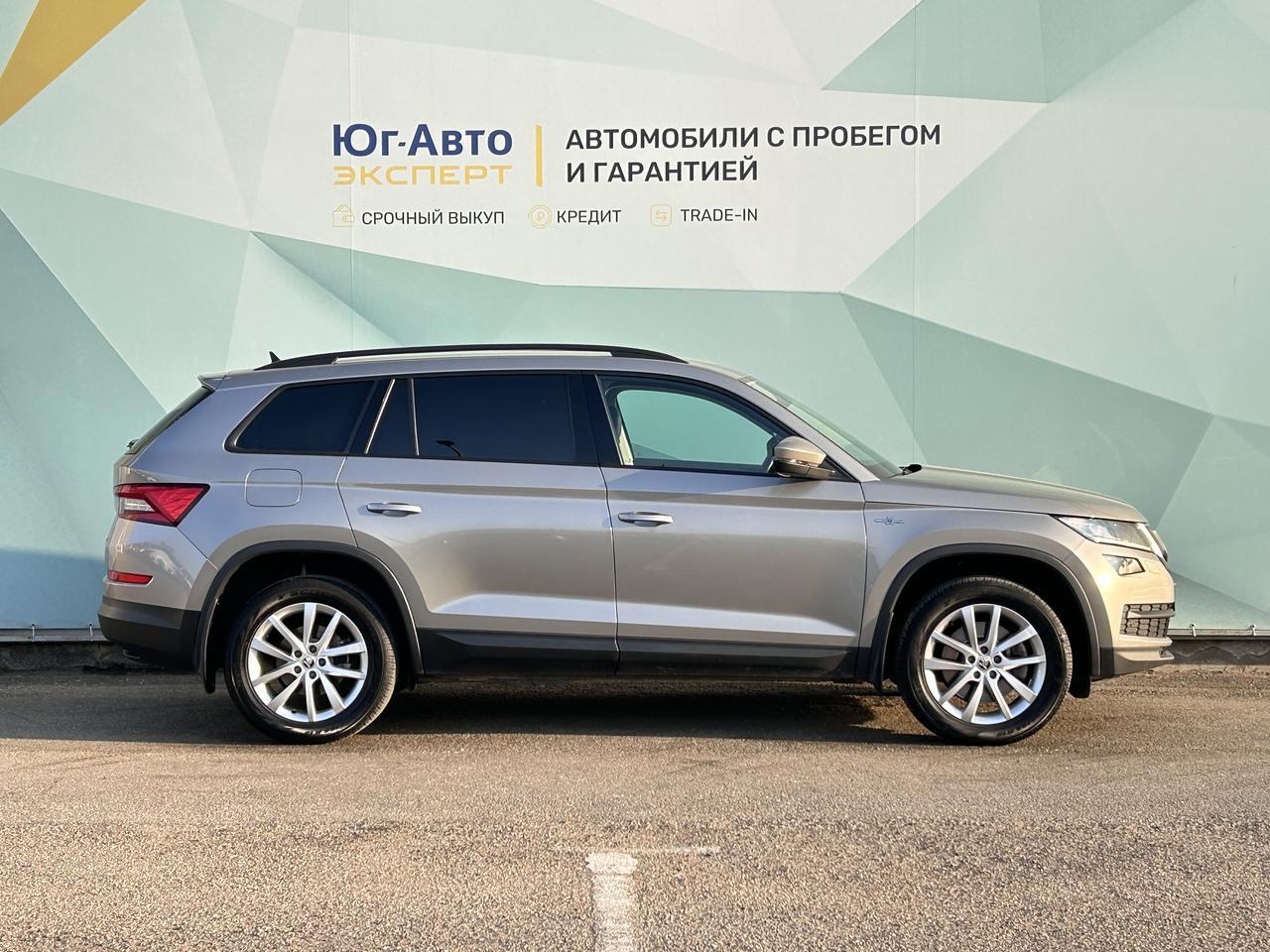 Автосалоны Юг-Авто Эксперт | Купить б/у SKODA Kodiaq Коричневый 2.0 TSI DSG  4X4 (180 л.с.) 2021 года по цене 3 649 000 рублей с пробегом в Краснодаре