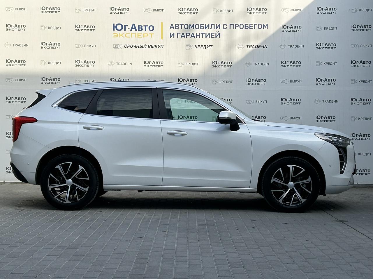 Купить б/у HAVAL JOLION 2023 по цене 2 155 000 руб в Юг-Авто. Пробег 14 000  км 1,5 DCT 4WD (150 л.с.) Белый