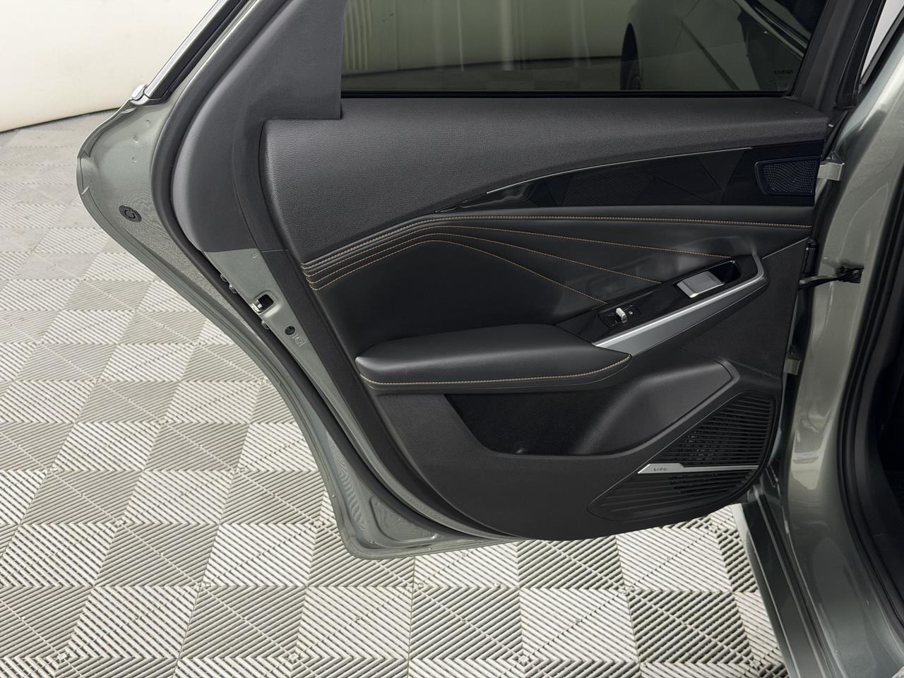 Geely Preface  Флагман