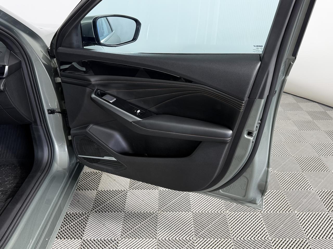 Geely Preface  Флагман