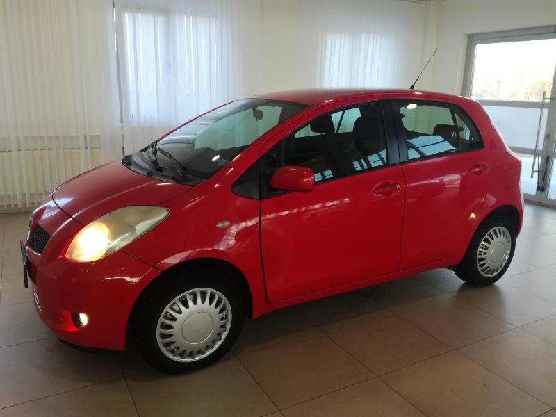 Toyota Yaris 1.3 AT (87 л. с.)